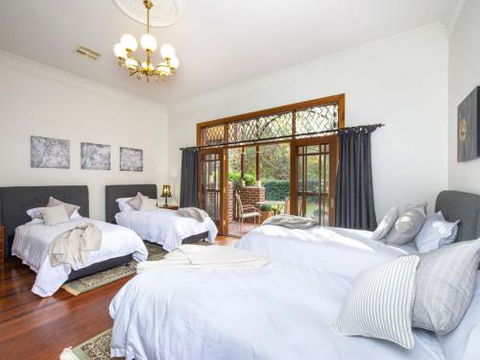 THE ELMS Berry Berry & Surrounds 4pm Check Out Sundays - Surfers Gold Coast 6