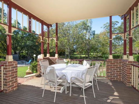 THE ELMS Berry Berry & Surrounds 4pm Check Out Sundays - Surfers Gold Coast 1