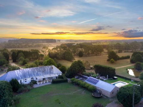 Wembley House Southern Highlands With 4pm Check Out Sunday - Surfers Gold Coast 0