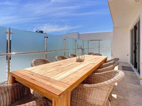 Rosalea By The Bay - Surfers Gold Coast 3