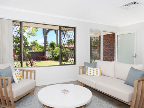 April 19 4 Bedroom Home On Canal With Pool Pontoon Aircon & WiFi! - Surfers Gold Coast 4