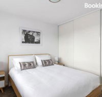 Brand new family friendly 3 bed villa walk shops - Surfers Gold Coast