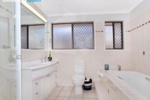 Schirrmann 56 Four Bedroom Home On Canal With Pool Pontoon Aircon & WiFi! - Surfers Gold Coast 0
