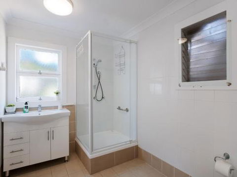 Blue Waters 7 Cook St. Pet Friendly & Water Views - Surfers Gold Coast 3