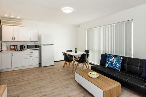 Modern 1 Bedroom Apartment Near The River And The City - Surfers Gold Coast 5