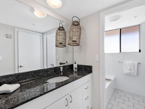 Mariners Highrise Apartment 902 - Surfers Gold Coast 3