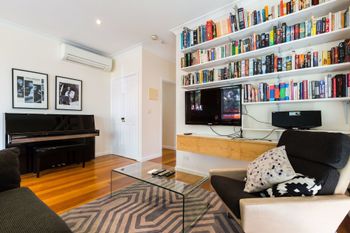 KIM 2BDR West Melbourne Apartment - Surfers Gold Coast 0