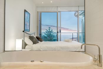 Penthouse Liberty Towers - Surfers Gold Coast 4