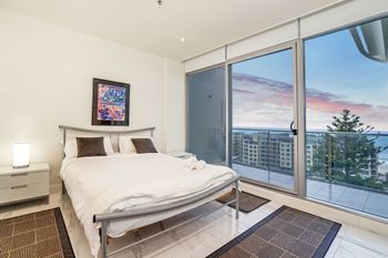 Penthouse Liberty Towers - Surfers Gold Coast 2