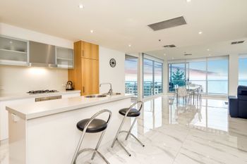 Penthouse Liberty Towers - Surfers Gold Coast 3
