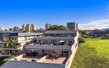Lakeshore Apartment 3 - Surfers Gold Coast 1