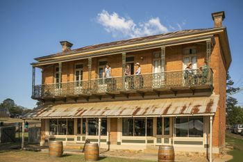 Hill End Historic Cottages - Surfers Gold Coast 0
