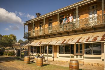 Hill End Historic Cottages - Surfers Gold Coast 5