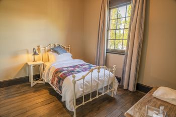 Hill End Historic Cottages - Surfers Gold Coast 4