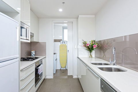 Astra Apartments Miller Street - Surfers Gold Coast 4