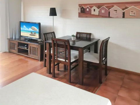Home Near Shops & Beach - Surfers Gold Coast 3