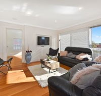 Spacious  Bright 4 Bedroom Home - Surfers Gold Coast