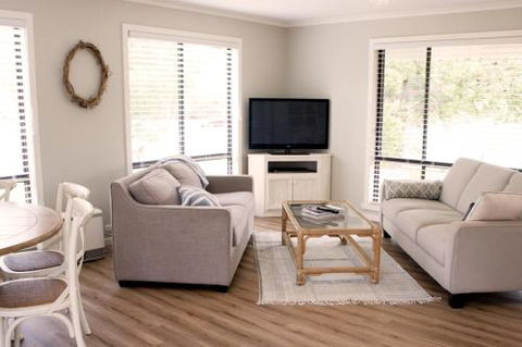 Charlottes Honor River & Golf Cottage - Surfers Gold Coast 0