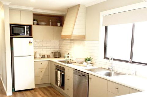 Charlottes Honor River & Golf Cottage - Surfers Gold Coast 4