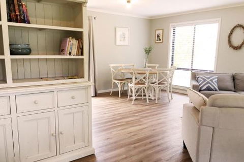 Charlottes Honor River & Golf Cottage - Surfers Gold Coast 3