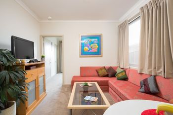 The Executive B & B - Surfers Gold Coast 0
