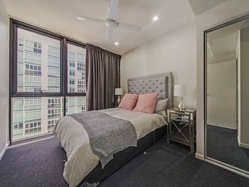 LaVida Apartments 2 Bedroom 2 Bathroom - Surfers Gold Coast 4