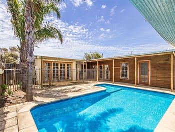 Hidden Oasis - Surfers Gold Coast 0