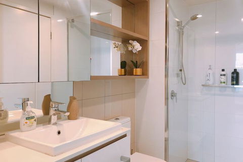 St.Tropez Apartment - Surfers Gold Coast 2