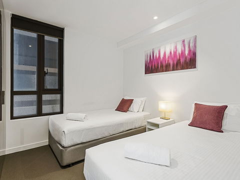 CHARLOTTE Manhatten Building Near Spencer St. & Southern Cross Station - Surfers Gold Coast 0
