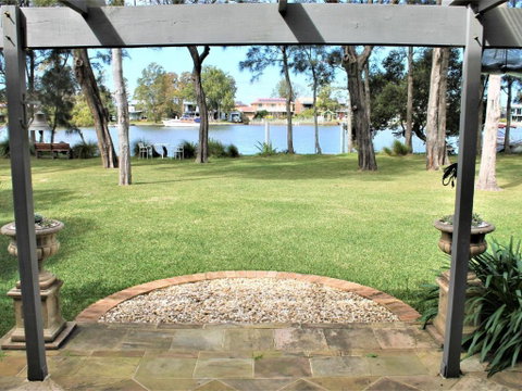 Between Waters B & B Lake Macquarie - Surfers Gold Coast 5