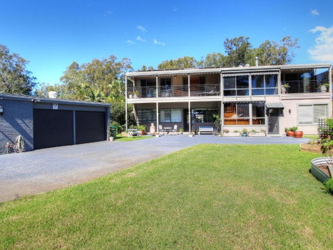 Between Waters B & B Lake Macquarie - Surfers Gold Coast 3
