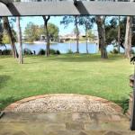 Between Waters B & B Lake Macquarie - Surfers Gold Coast 0