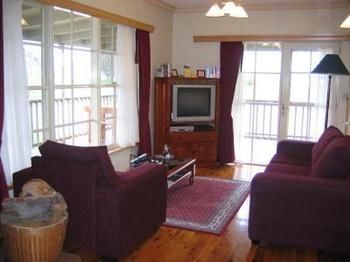 Buttercup Cottage & Private Apartment - Surfers Gold Coast 5