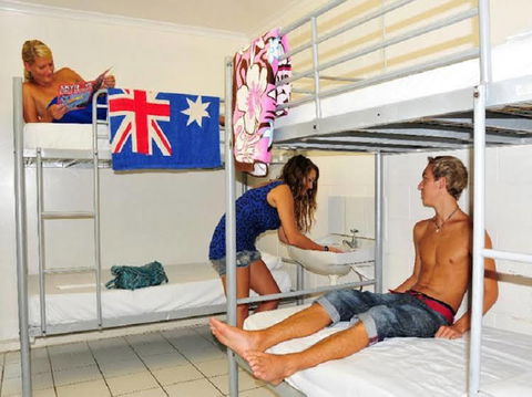 Flying Monkey Backpackers - Surfers Gold Coast 0