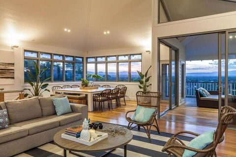 Vantage Over Byron - Surfers Gold Coast 2