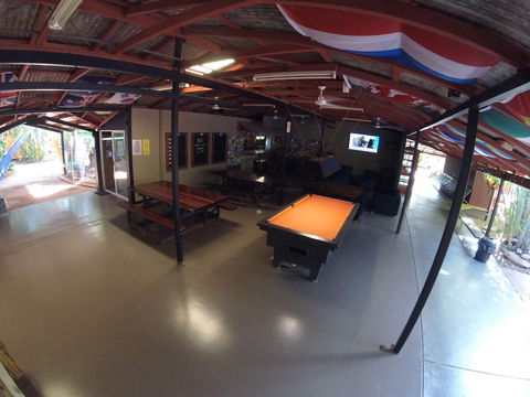 Cable Beach Backpackers - Hostel - Surfers Gold Coast 4