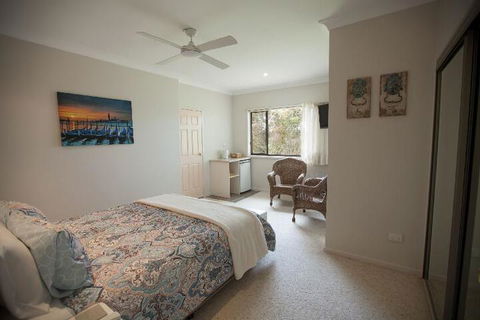 Batemans Bay Manor - Surfers Gold Coast 6