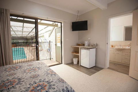 Batemans Bay Manor - Surfers Gold Coast 7
