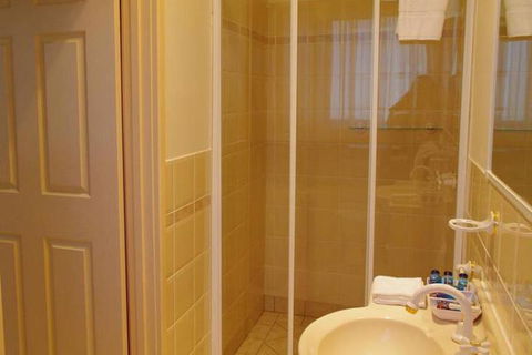 Batemans Bay Manor - Surfers Gold Coast 2