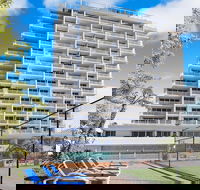 Elouera Tower Beachfront Apartments - Surfers Gold Coast