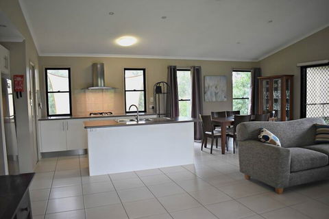 Melawondi Spring Retreat - Surfers Gold Coast 5