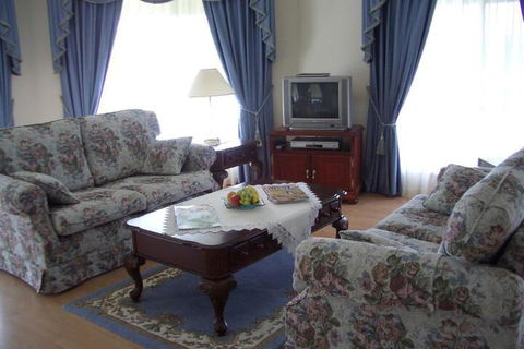 Carolynnes Cottages - Surfers Gold Coast 2
