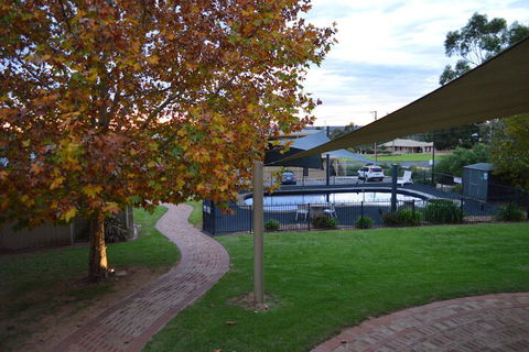 Loxton Community Hotel Motel - Surfers Gold Coast 3