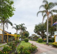 Lazy Acre Log Cabins - Surfers Gold Coast