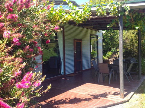 Valley Farm Vineyard Cottages - Surfers Gold Coast 6