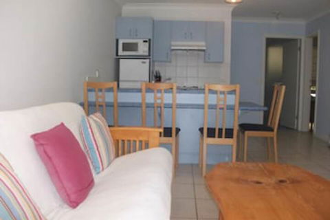 Lakeshore Lodge - Surfers Gold Coast 4