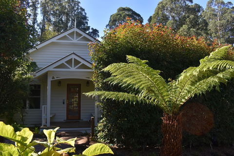 Gatehouse Cottage At Merrow Cottages - Mt Dandenong - Surfers Gold Coast 0