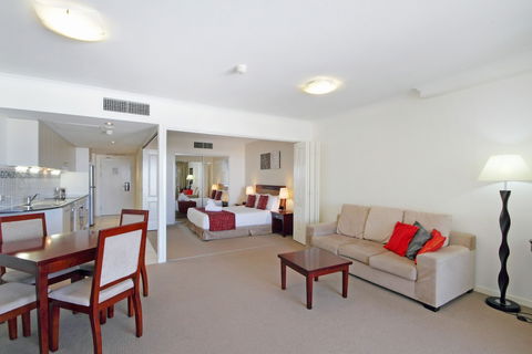 Ocean Views Resort - Surfers Gold Coast 6