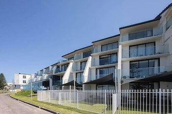 Ocean Front At The Entrance - Surfers Gold Coast 2