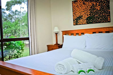 Twin Trees Country Cottages - Surfers Gold Coast 7